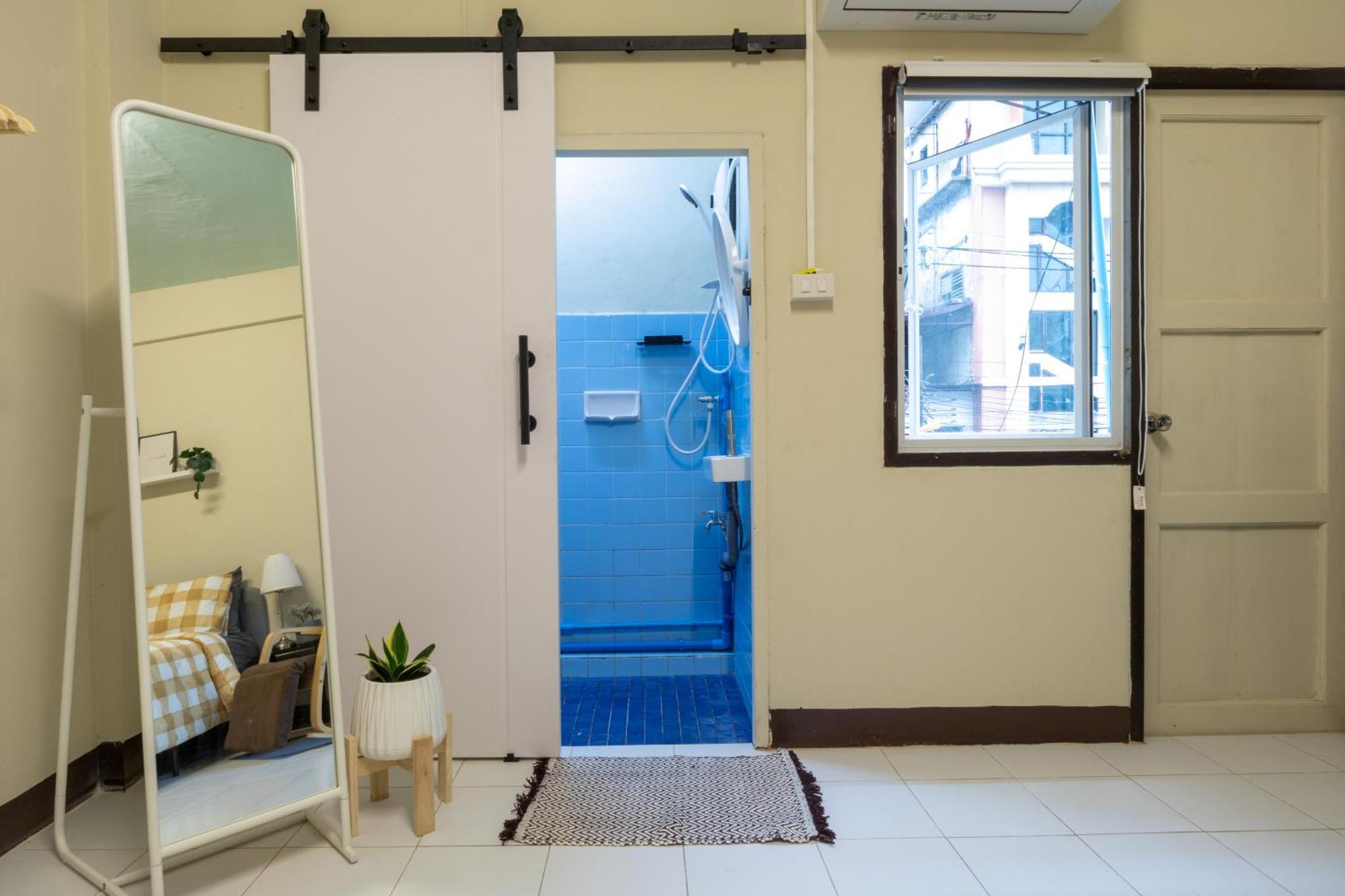 Apartemen 204hideaway-local With Street Food Only 15 Min Walk To Skytrain