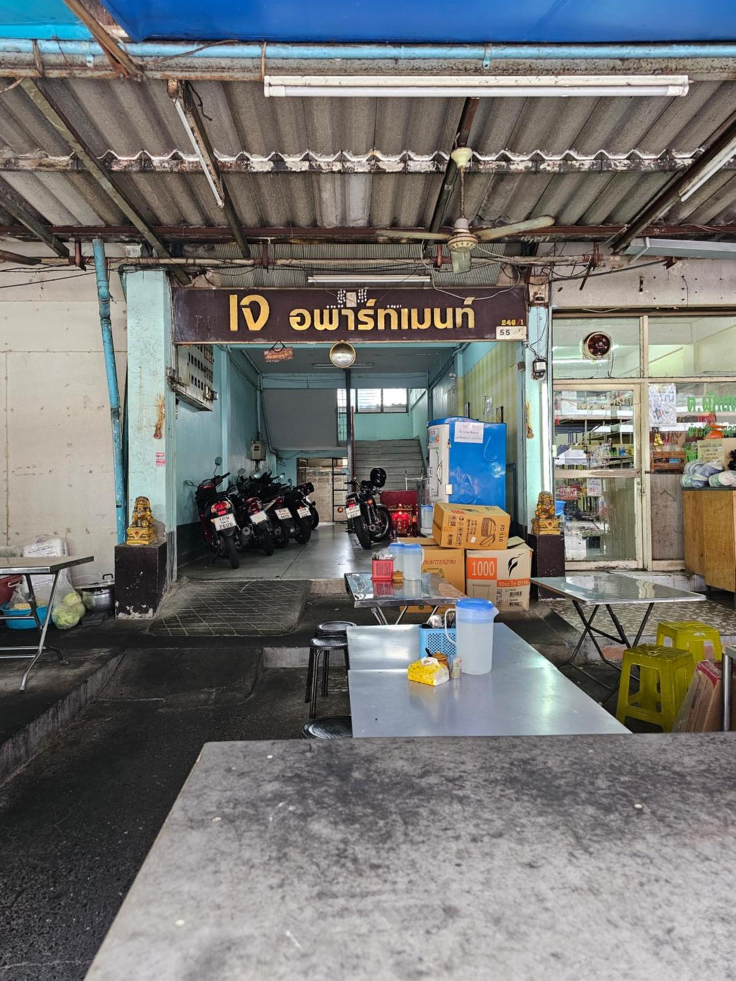 Apartemen 204hideaway-local With Street Food Only 15 Min Walk To Skytrain *